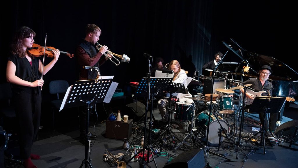  Wolke Mišewitch, Paul Hübner, Philipp Kullen, Matan Porat, Tobias Weber, photo: Falk Wenzel